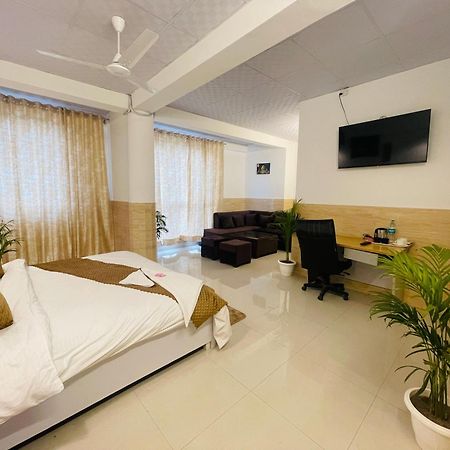 Hotel Relax In - Noida Sector 18 エクステリア 写真
