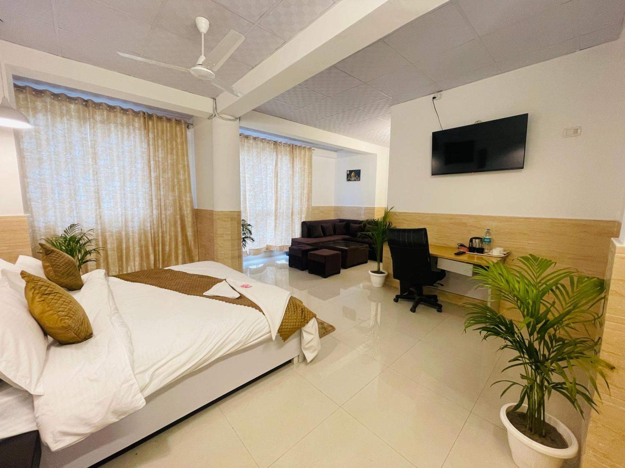 Hotel Relax In - Noida Sector 18 エクステリア 写真