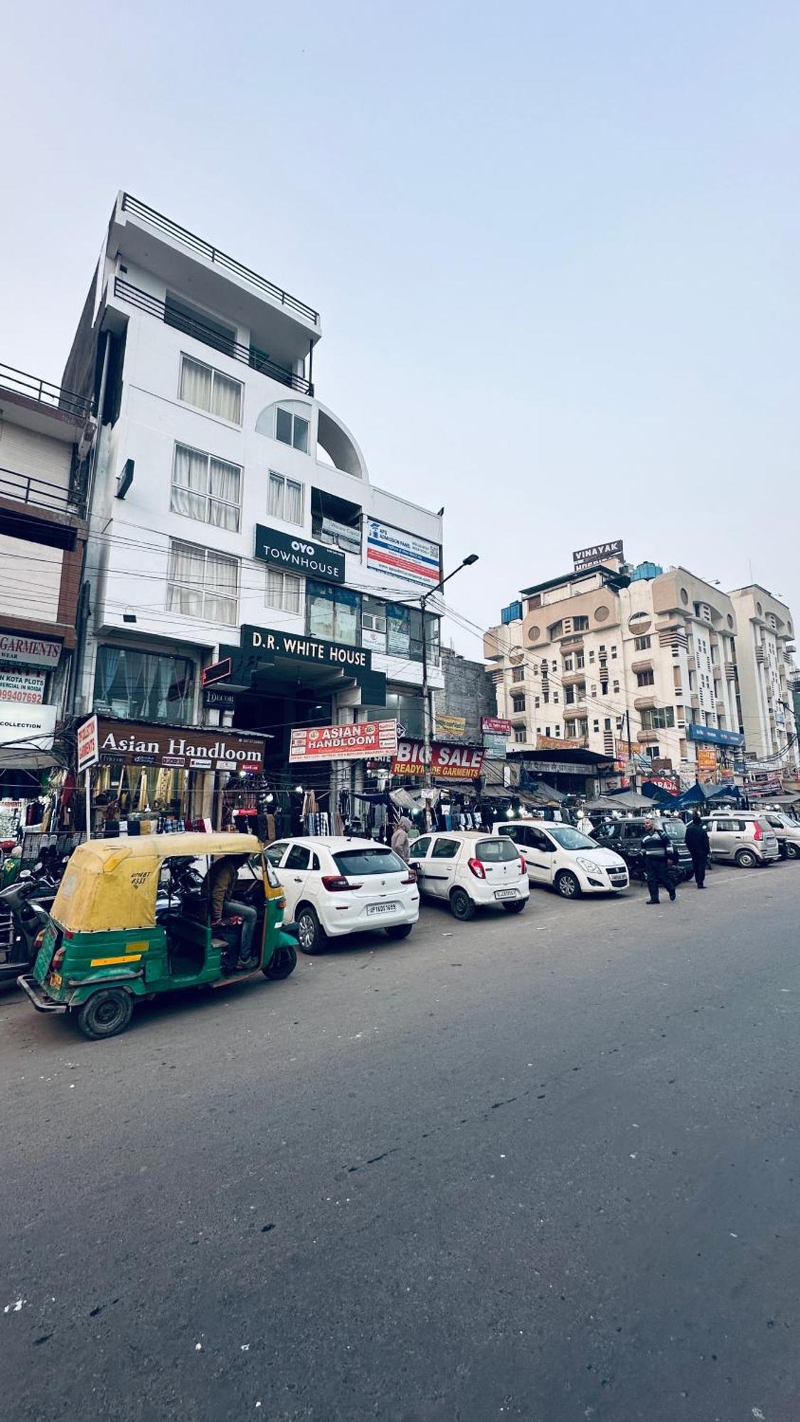 Hotel Relax In - Noida Sector 18 エクステリア 写真