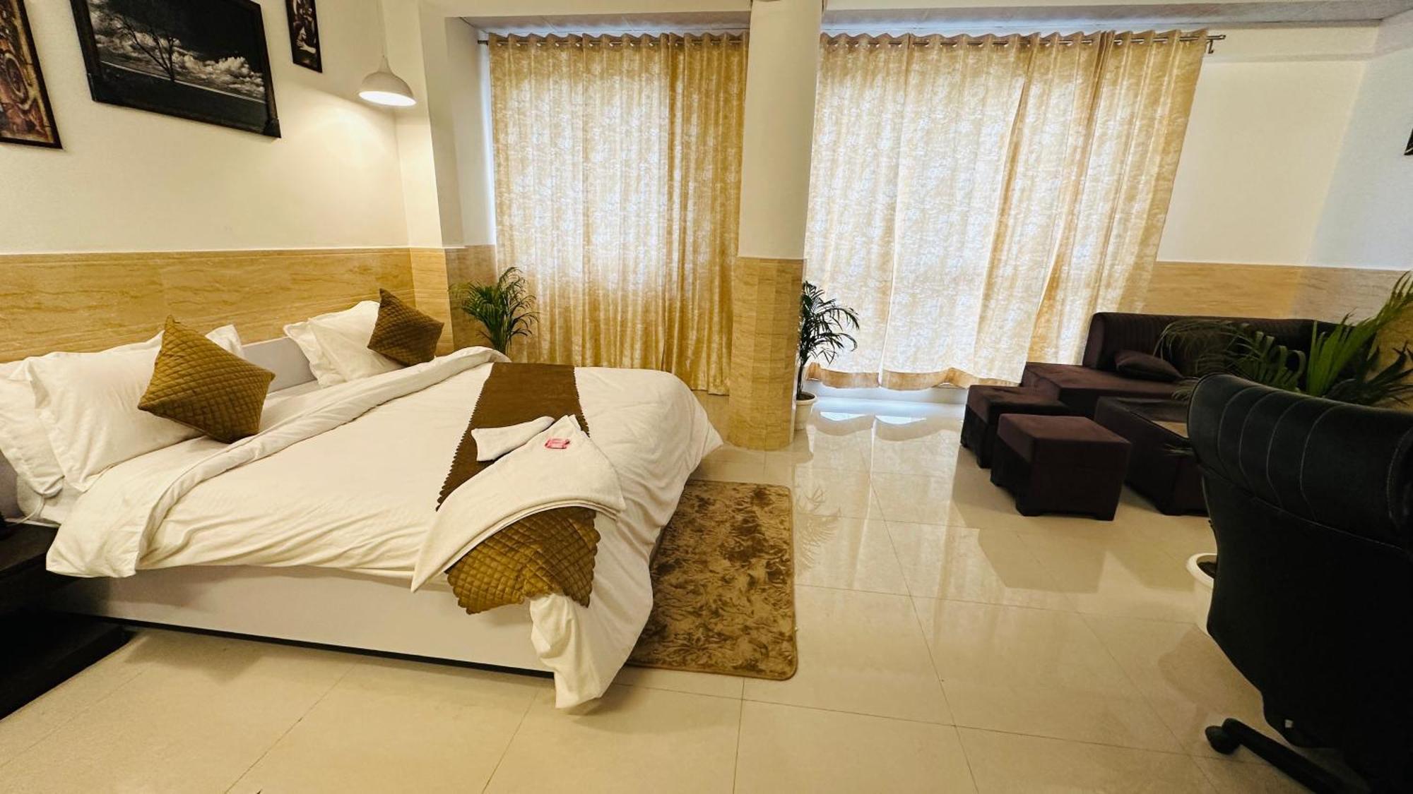 Hotel Relax In - Noida Sector 18 エクステリア 写真