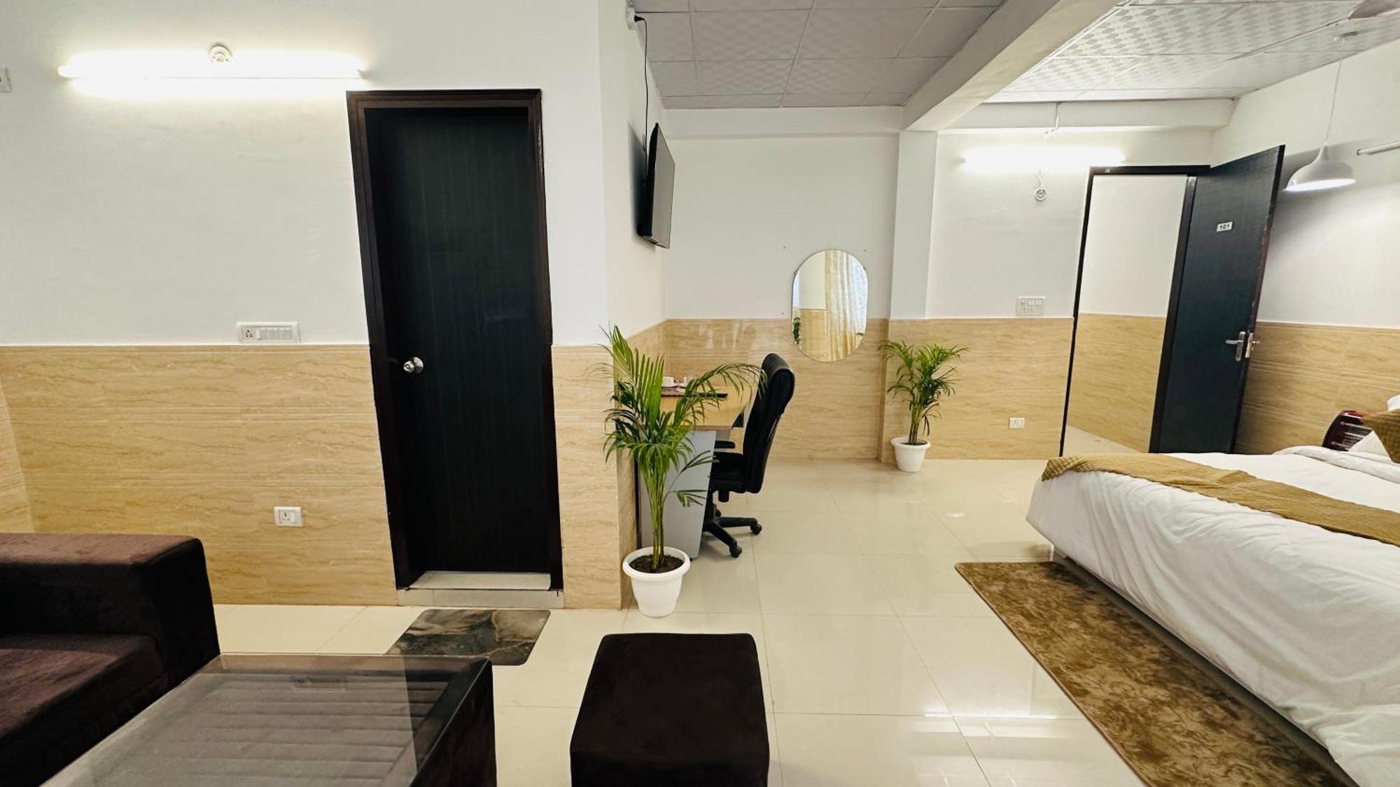 Hotel Relax In - Noida Sector 18 エクステリア 写真