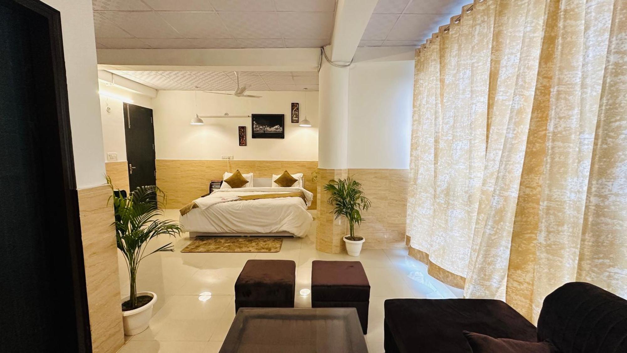 Hotel Relax In - Noida Sector 18 エクステリア 写真